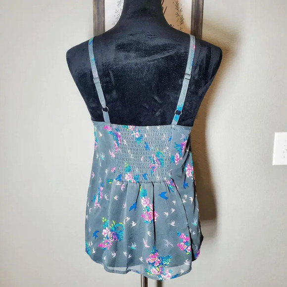 No Boundaries Gray Floral Ruffle Front Blouse Size Medium NWOT - Picture 2 of 12